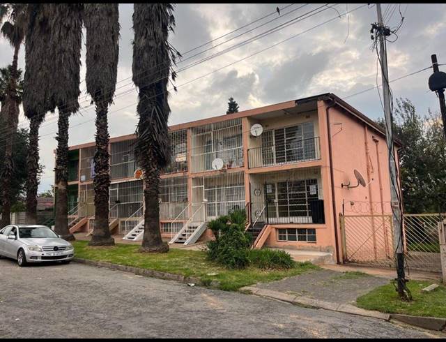 3 BEDROOM APARTMENT FOR SALE IN WEST TURFFONTEIN